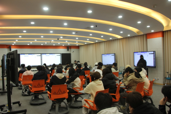 企业导师走进课堂，校企共促人才培养