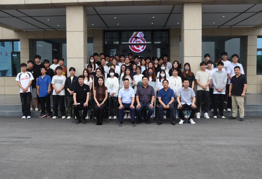走进企业，探索职业未来