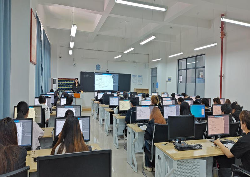 “教”学路漫漫“研”途皆风景 教学观摩研讨活动